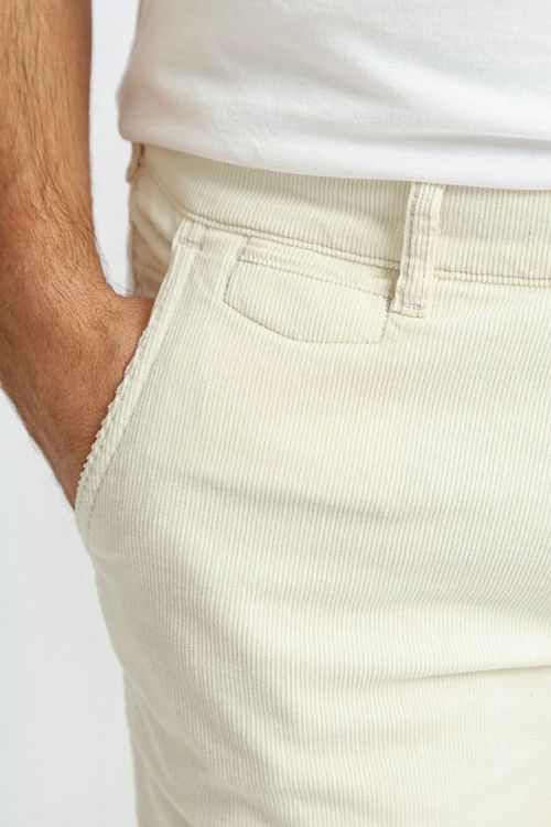 Suitable Chino Plato Velours côtelé Off White Model / Detail