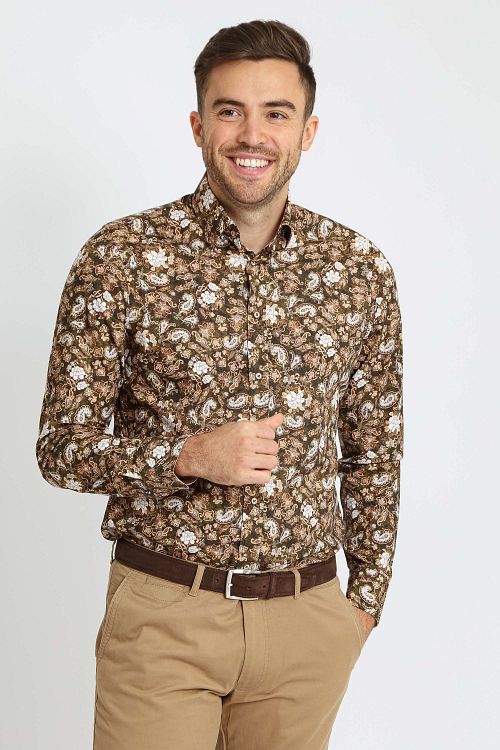 Suitable Skjorte Paisley Grøn Beige Model / Voorkant med Bram