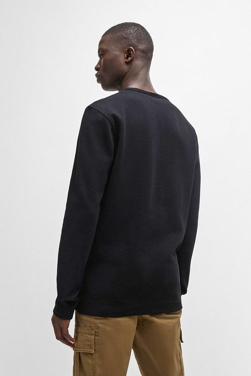 Sweter BOSS Tempesto Czarny Model / Achterkant