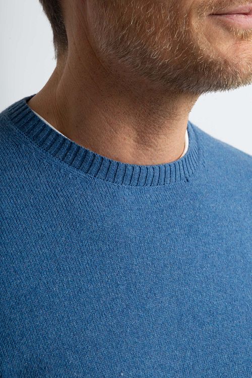 Sweter Steppin' Out kobaltowy niebieski Model / Detail