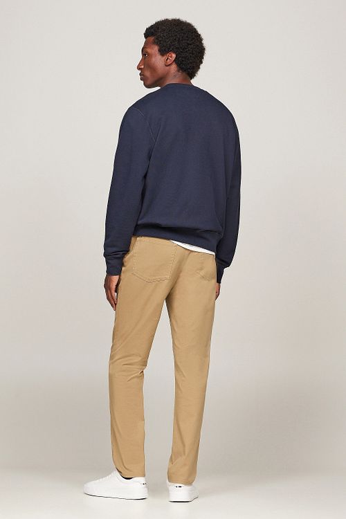 Sweter Tommy Hilfiger Essential w kolorze Navy Model / Achterkant