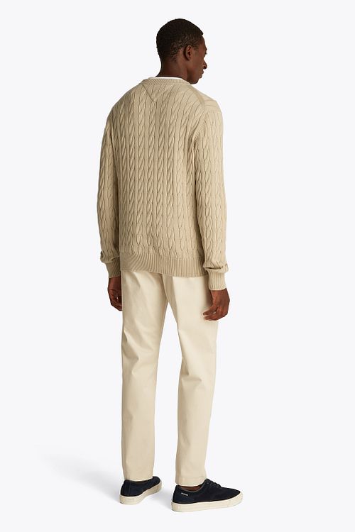 Sweter Tommy Hilfiger z warkoczowym splotem, beżowy Model / Achterkant