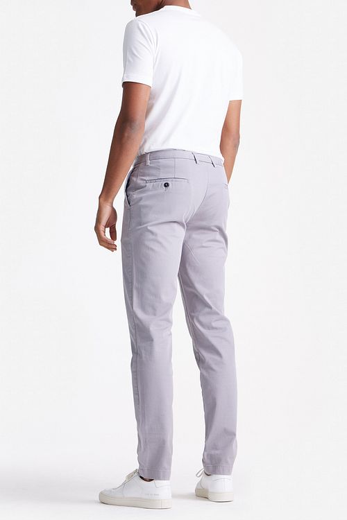King Essentials The Harry Chino Szary Model / Achterkant