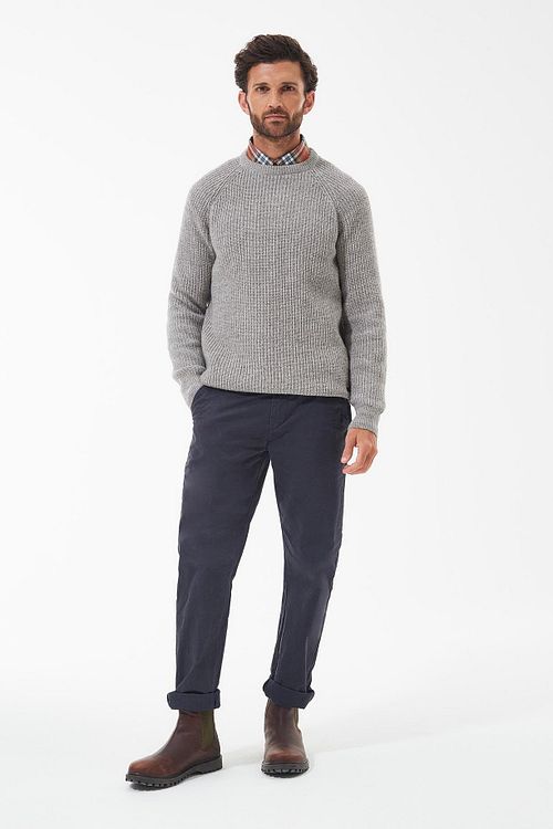Barbour sweter z jagnięcej wełny, dzianinowy, Stone Grey Model / Voorkant