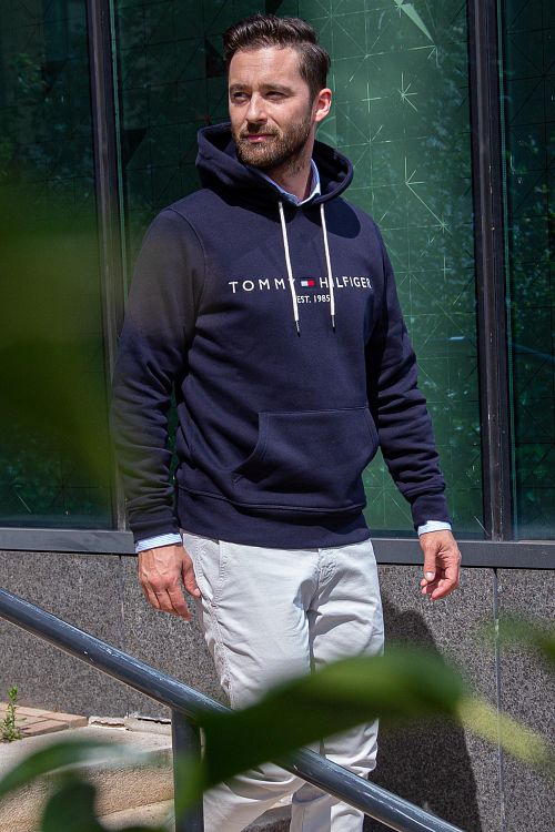 Tommy Hilfiger Hoodie Core Granatowy Model / Sfeerbeeld