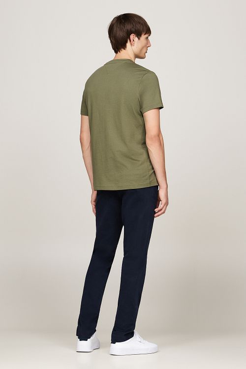 Tommy Hilfiger T-shirt Logo Olijfgroen Model / Achterkant