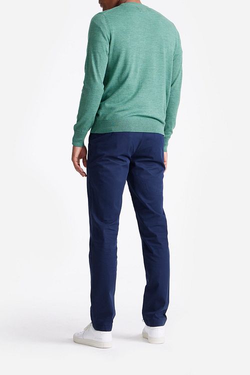 KING Essentials The John Pullover de merino verde Model / Achterkant