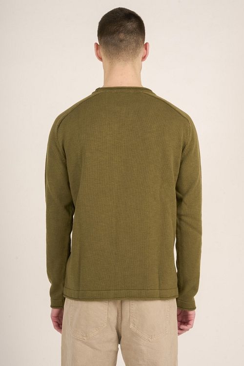 KnowledgeCotton Apparel Maglione verde oliva Model / Achterkant