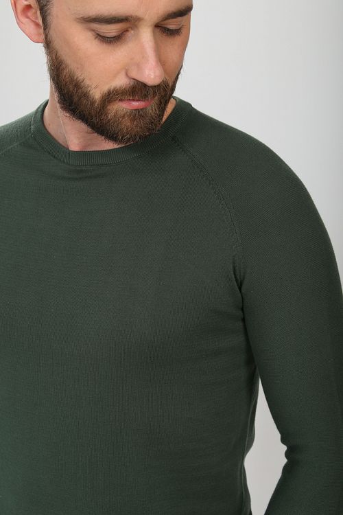 Suitable Scott Pullover Verde Model / Detail