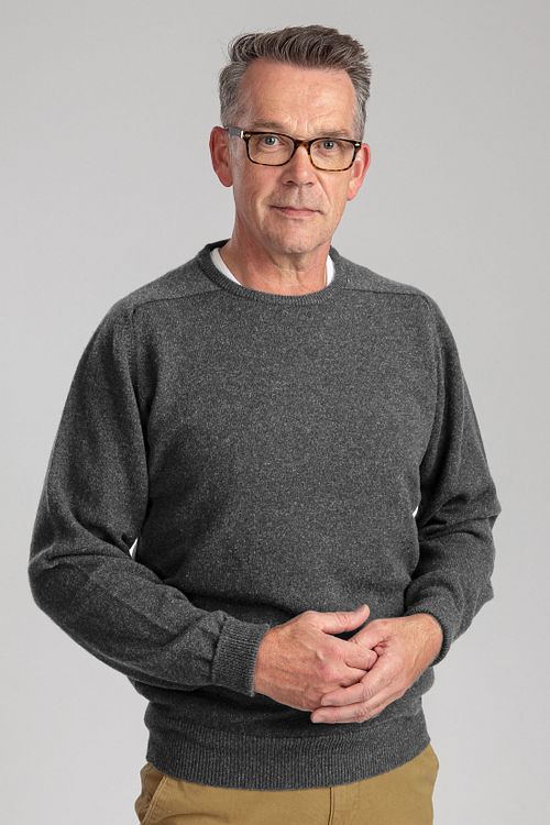 William Lockie i lammeull Cliff Grå Model / Voorkant