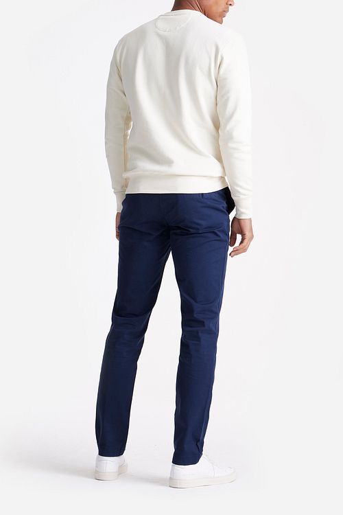 King Essentials The George Sweater ecru Model / Achterkant
