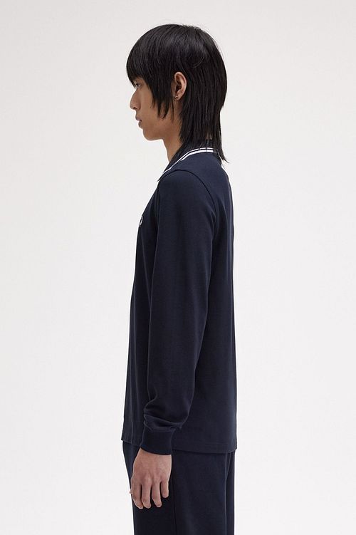 Fred Perry Langarm-Polo Dunkelblau 238 Model / Zijkant