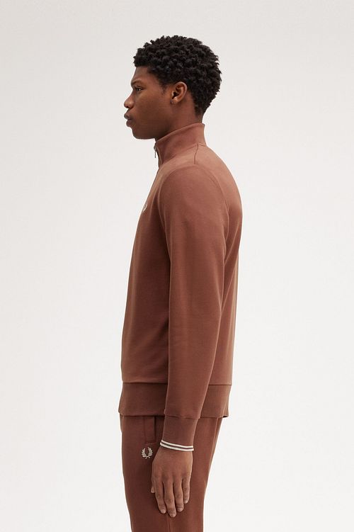 Fred Perry Half Zip Trui Whisky Bruin Model / Zijkant
