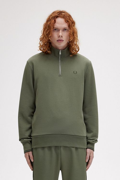 Fred Perry Halv-Zip Trøje i Oliven grøn Model / Voorkant