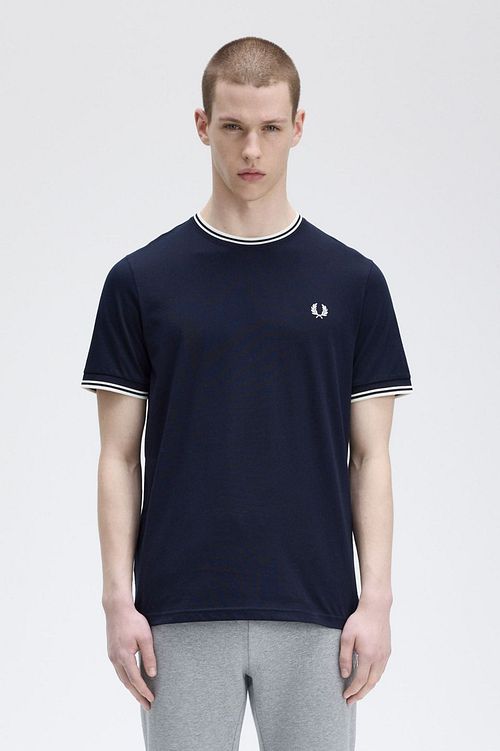 Fred Perry M1588 Twin Tipped T-shirt Donkerblauw Model / Voorkant
