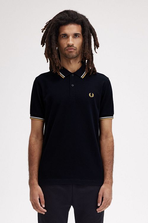 Fred Perry poloen M3600 i Navy W53 Model / Voorkant