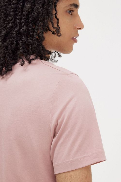 Fred Perry T-shirt gammelrosa Model / Detail