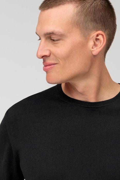 Olymp Pullover Rundhals Wolle Schwarz Model / Detail