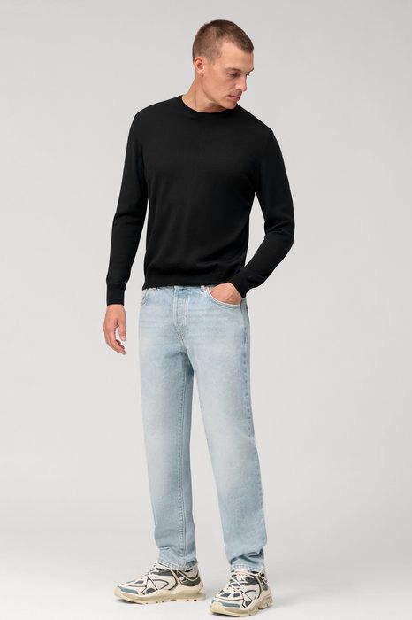 Olymp Trui O-Hals Wol Zwart Model / Voorkant