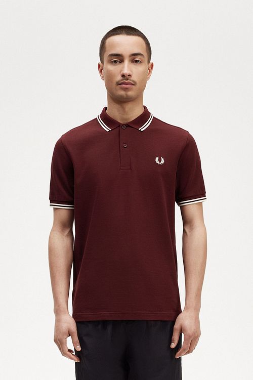 Polo Fred Perry M3600 Bordeaux Model / Voorkant