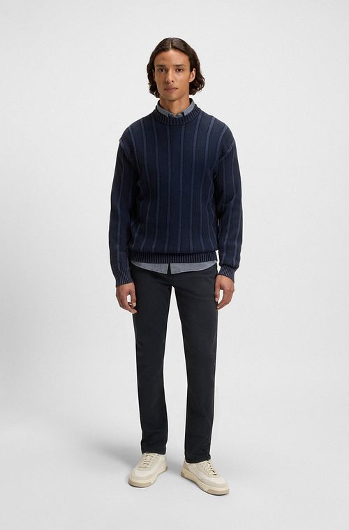 BOSS Delaware Broek Navy Model / Voorkant