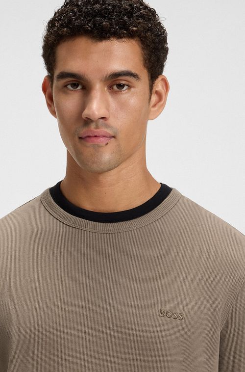 BOSS Pull Tempesto Taupe Model / Detail