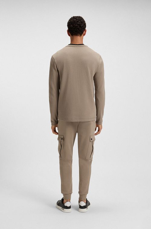 BOSS Tröja Tempesto Taupe Model / Achterkant