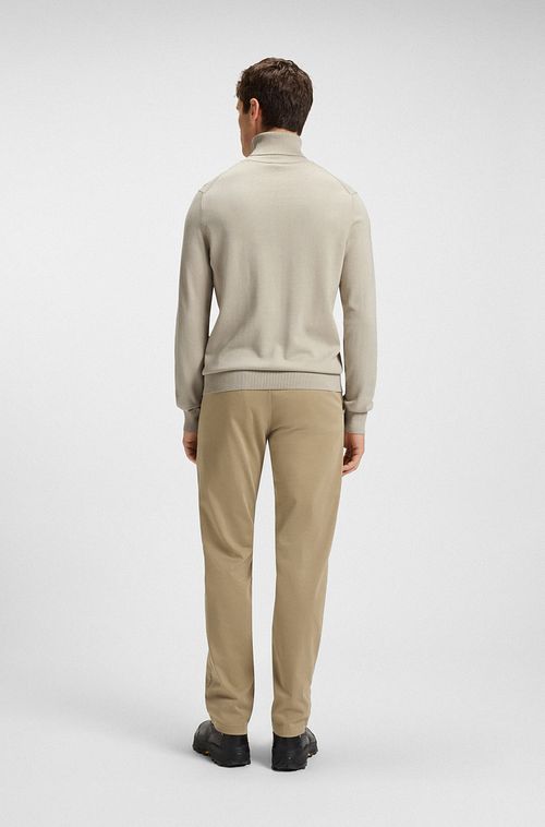 BOSS Turtleneck Akiro Beige Model / Achterkant