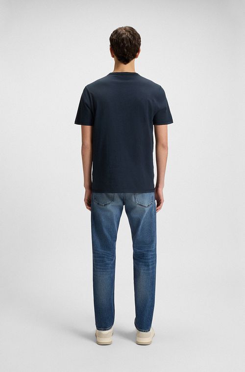 Camiseta BOSS Tegood azul marino Model / Achterkant