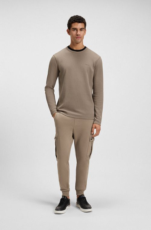 BOSS Tröja Tempesto Taupe Model / Voorkant