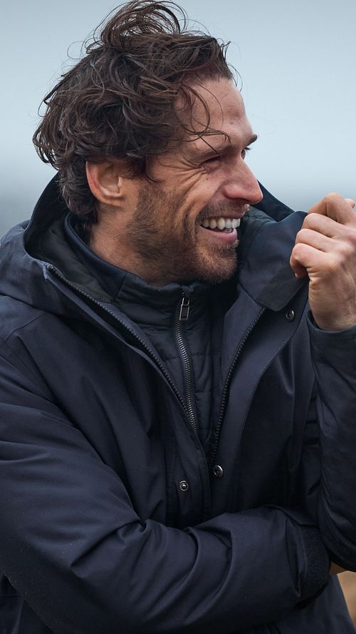 Parka Didriksons Kenny w kolorze granatowym Model / Sfeerbeeld