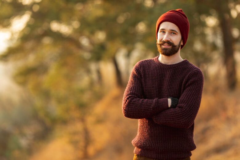 A beanie is an accessory that not only adds warmth and comfort, but also brings personality to your outfit.