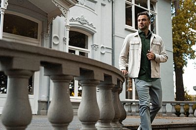 Wie trägt man ein Overshirt für Herren?