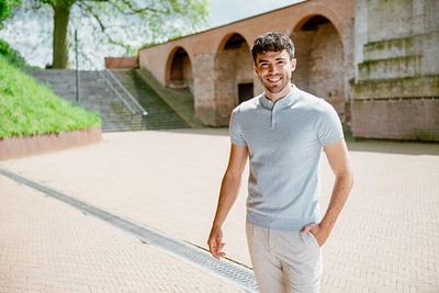 5 stylish polo shirt outfits for every occasion