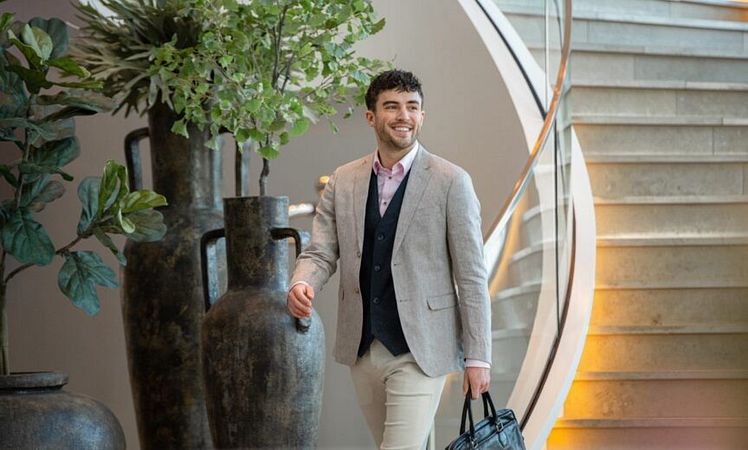 PERSBERICHT: Suitable lanceert circulaire kleding
